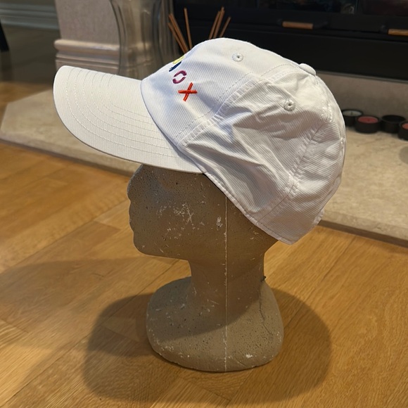 Equinox Performance Hat - Picture 2 of 4